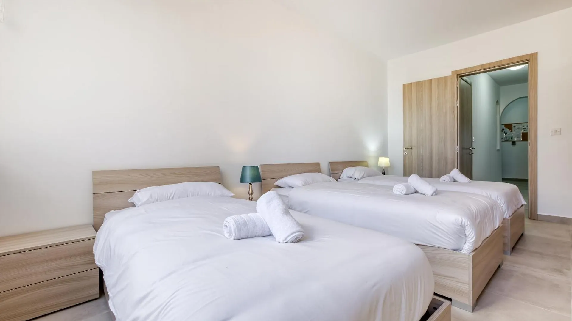 Seafront Apt, In The Centre Of Sliema, Opp Beach By 360 Estates 0*, Sliema