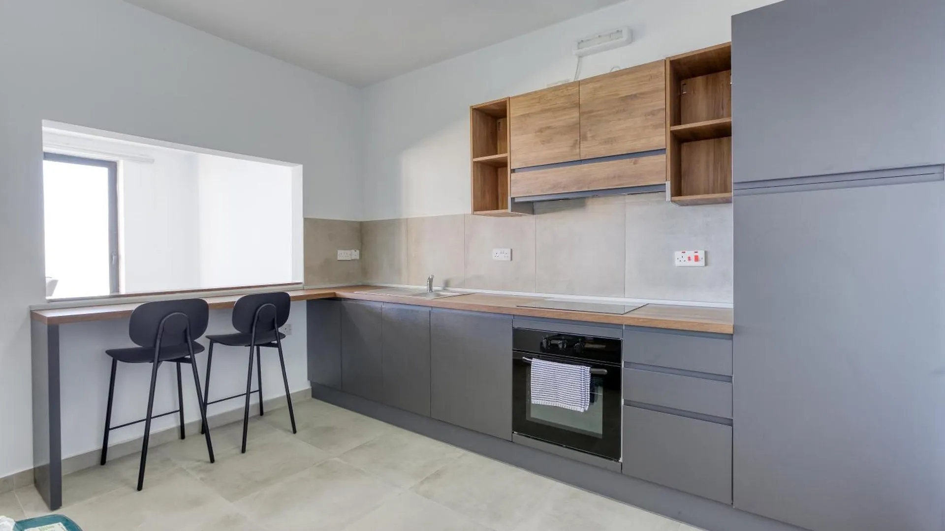 Seafront Apt, In The Centre Of Sliema, Opp Beach By 360 Estates Malta