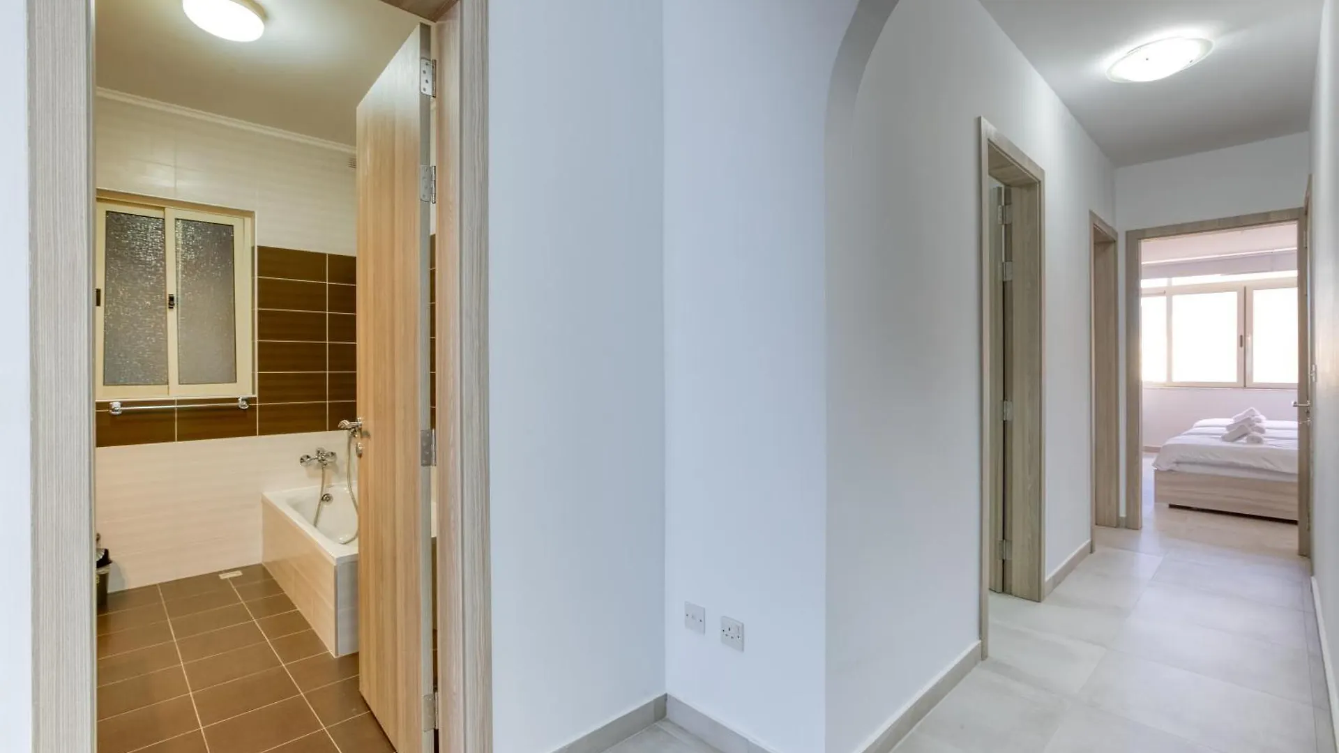 Seafront Apt, In The Centre Of Sliema, Opp Beach By 360 Estates