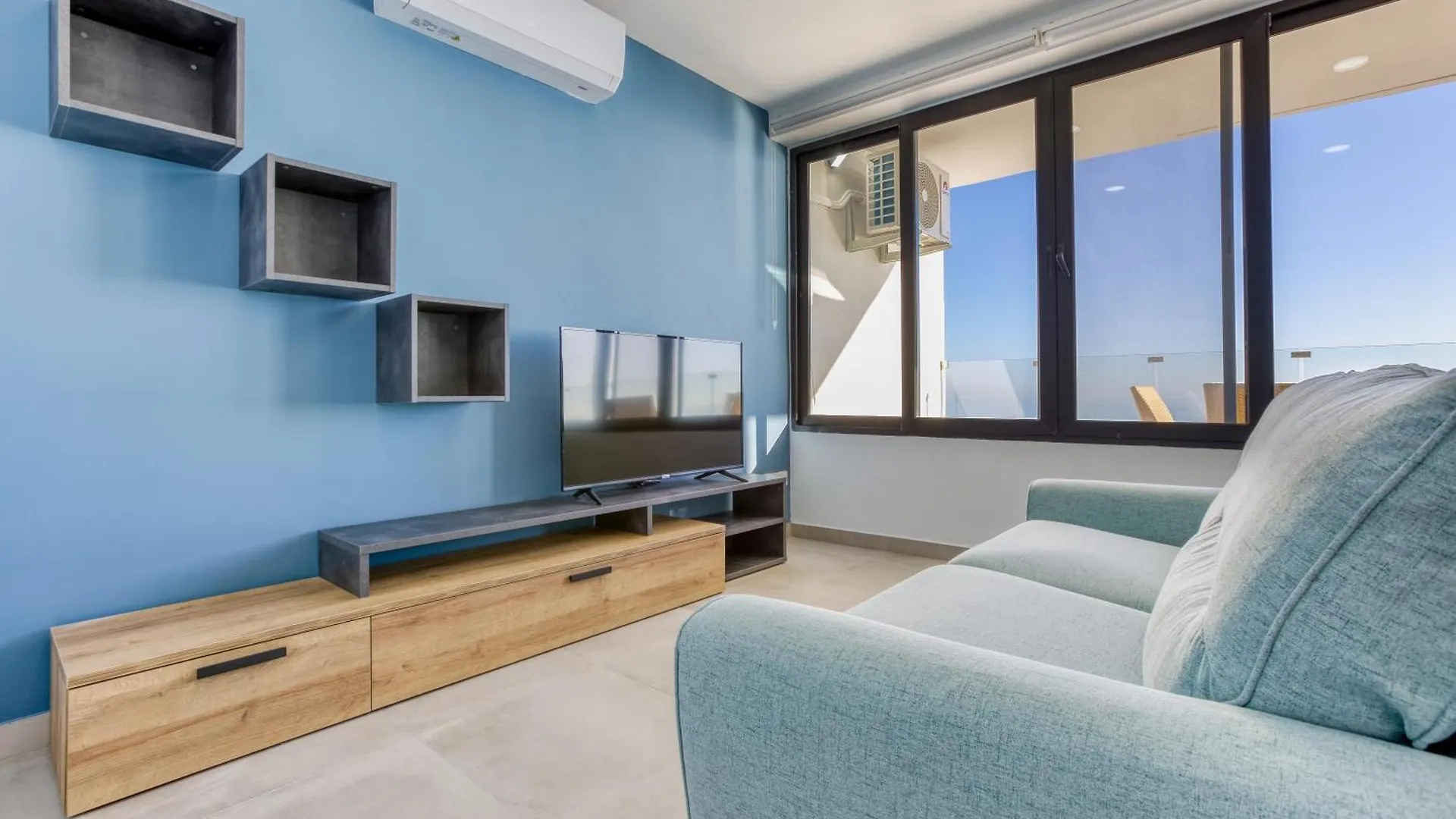 Seafront Apt, In The Centre Of Sliema, Opp Beach By 360 Estates