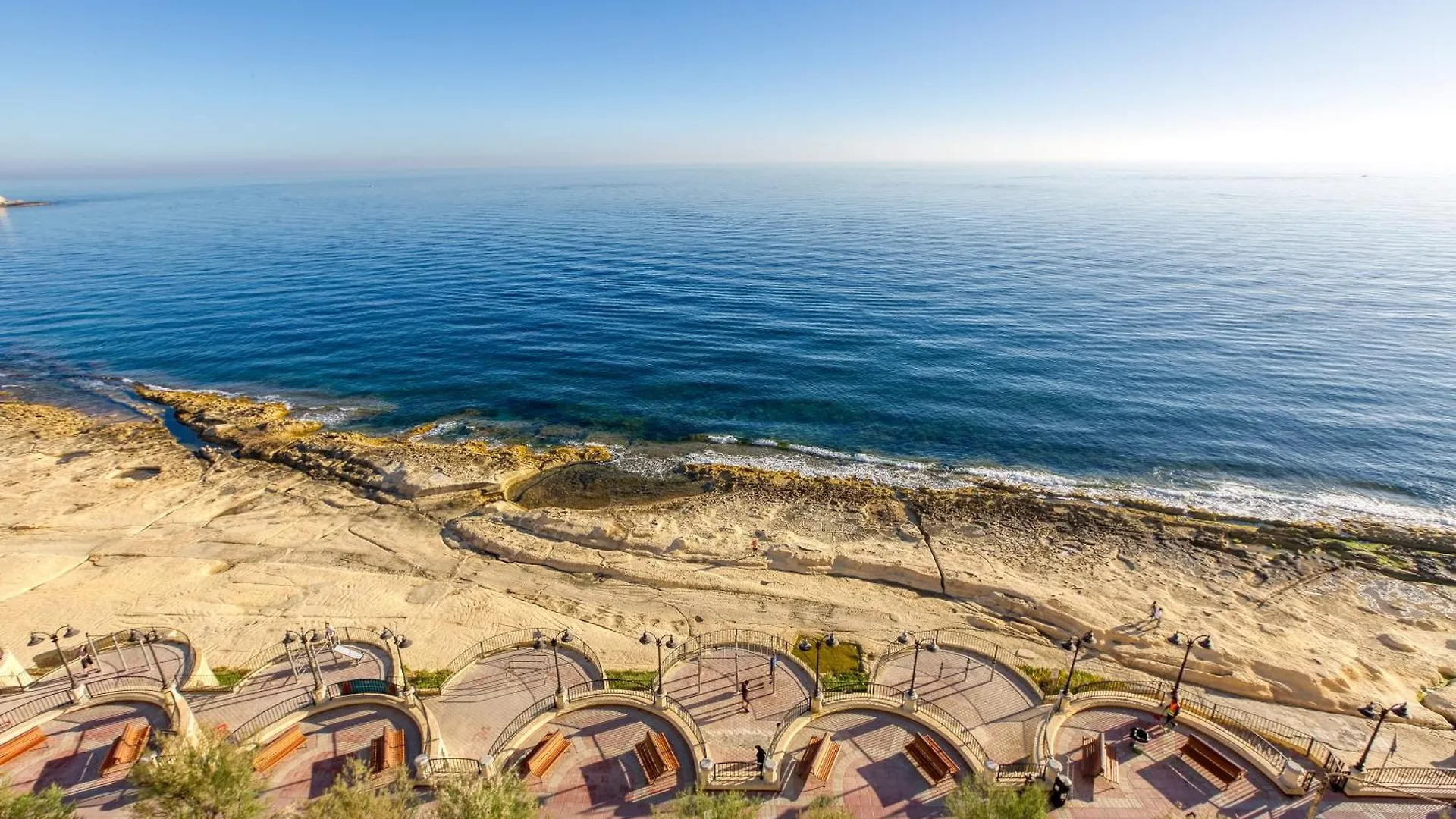 Seafront Apt, In The Centre Of Sliema, Opp Beach By 360 Estates Malta