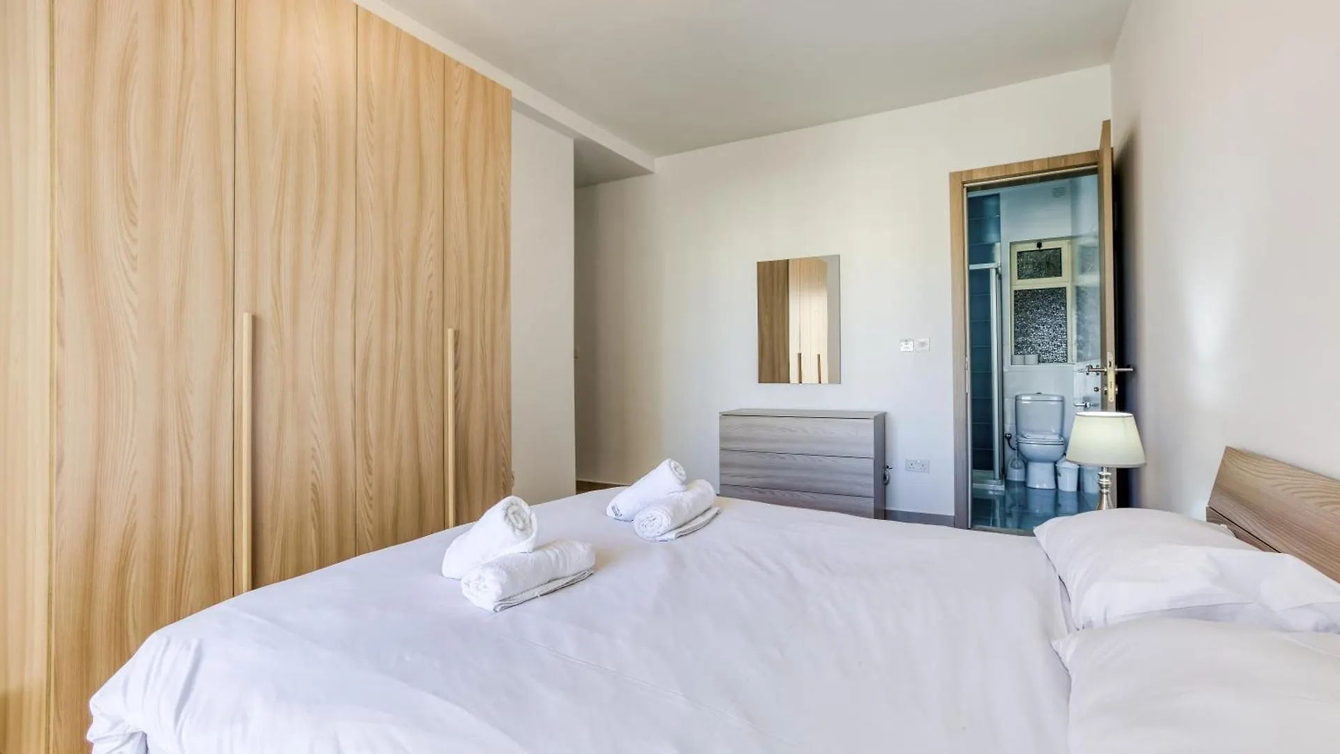 Seafront Apt, In The Centre Of Sliema, Opp Beach By 360 Estates